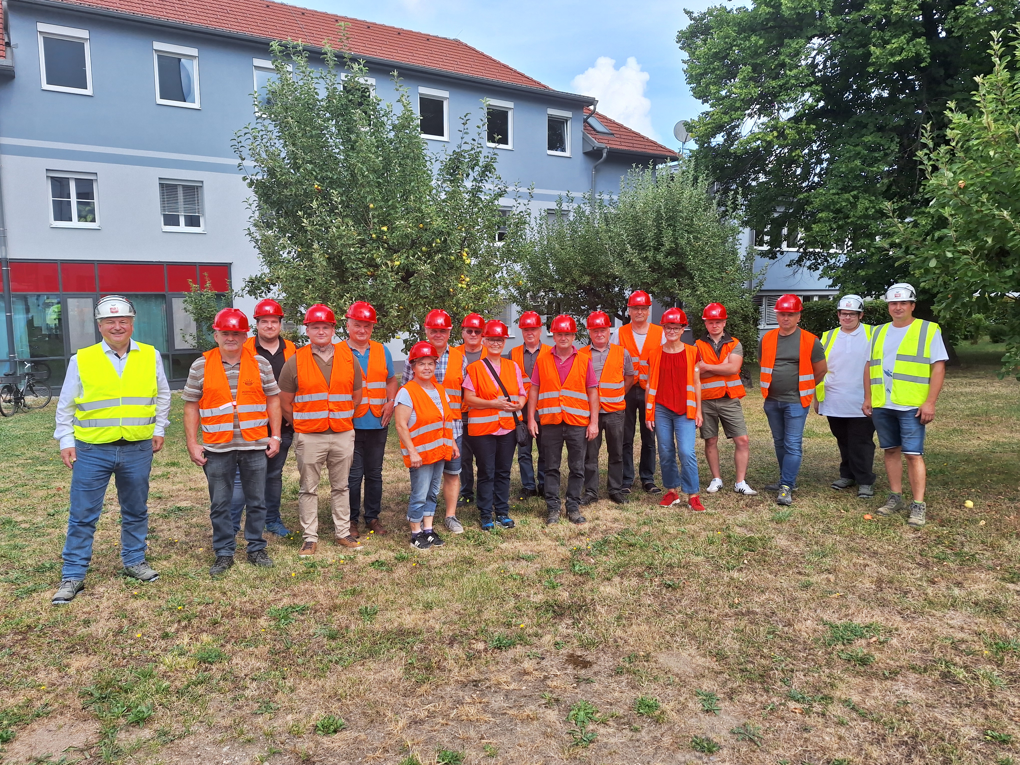 Gemeinsames Gruppenfoto der teilnehmenden Landwirte mit der Rohstoffabteilung Gmünd.